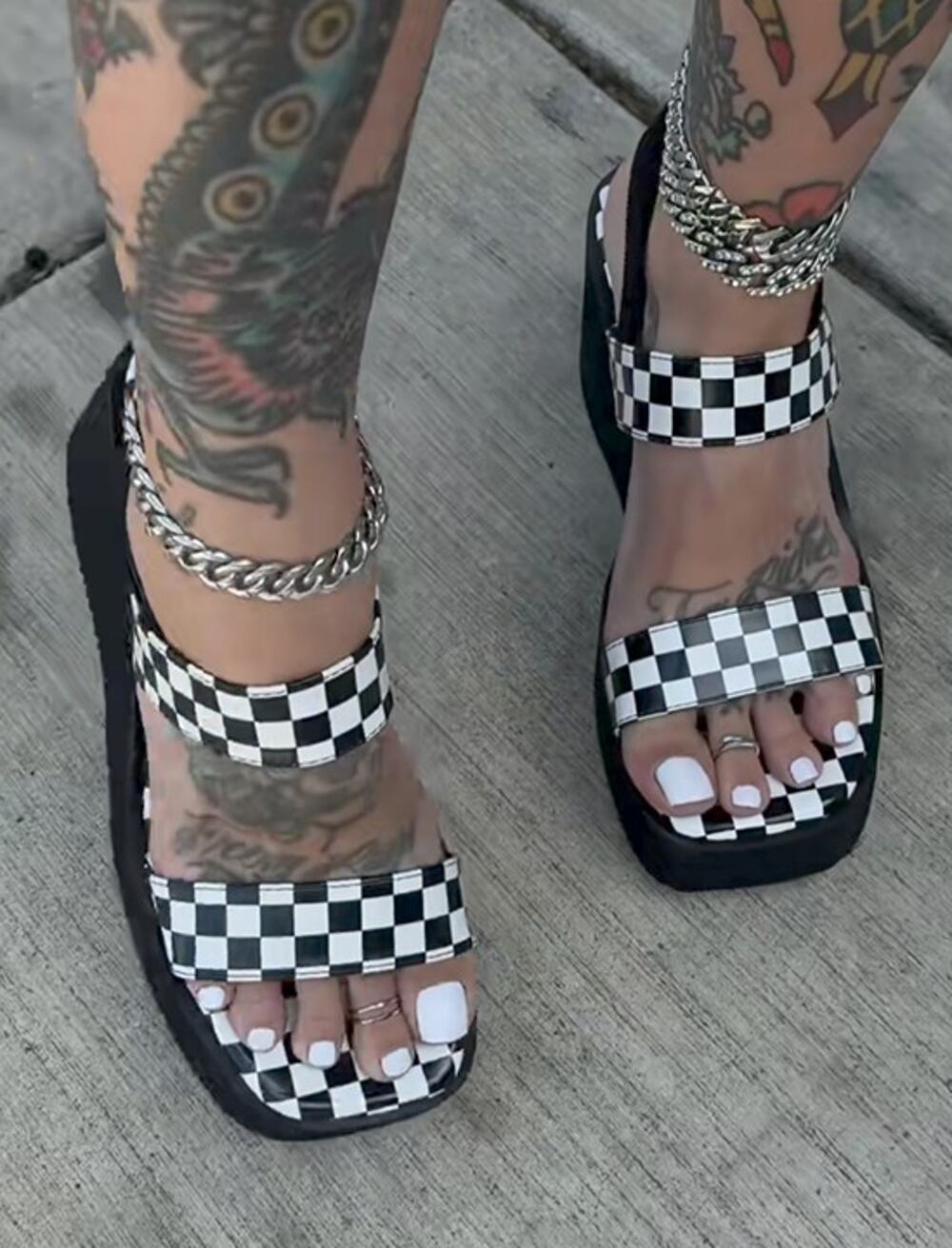 Women's 7.5 Chunky Platform Strapped Sandals